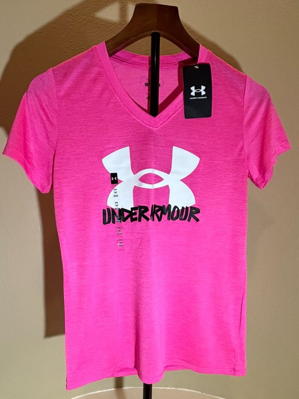 NWT Under Armour Ladies Teen Pink logo Short Sleeve Shirt T-Shirt XS